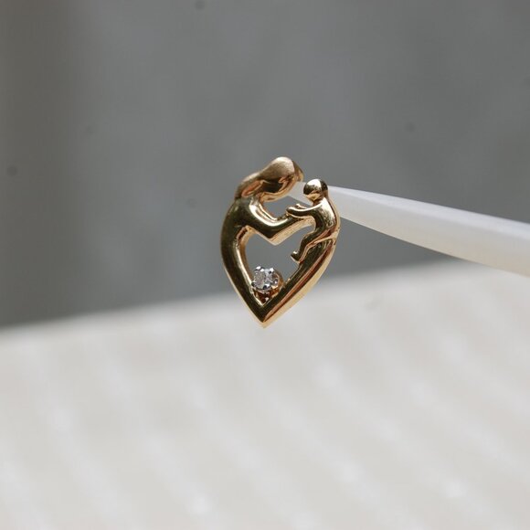 14k Yellow Gold Mother & Child Heart-Shaped Pendant With Diamond Accent - Picture 4 of 11